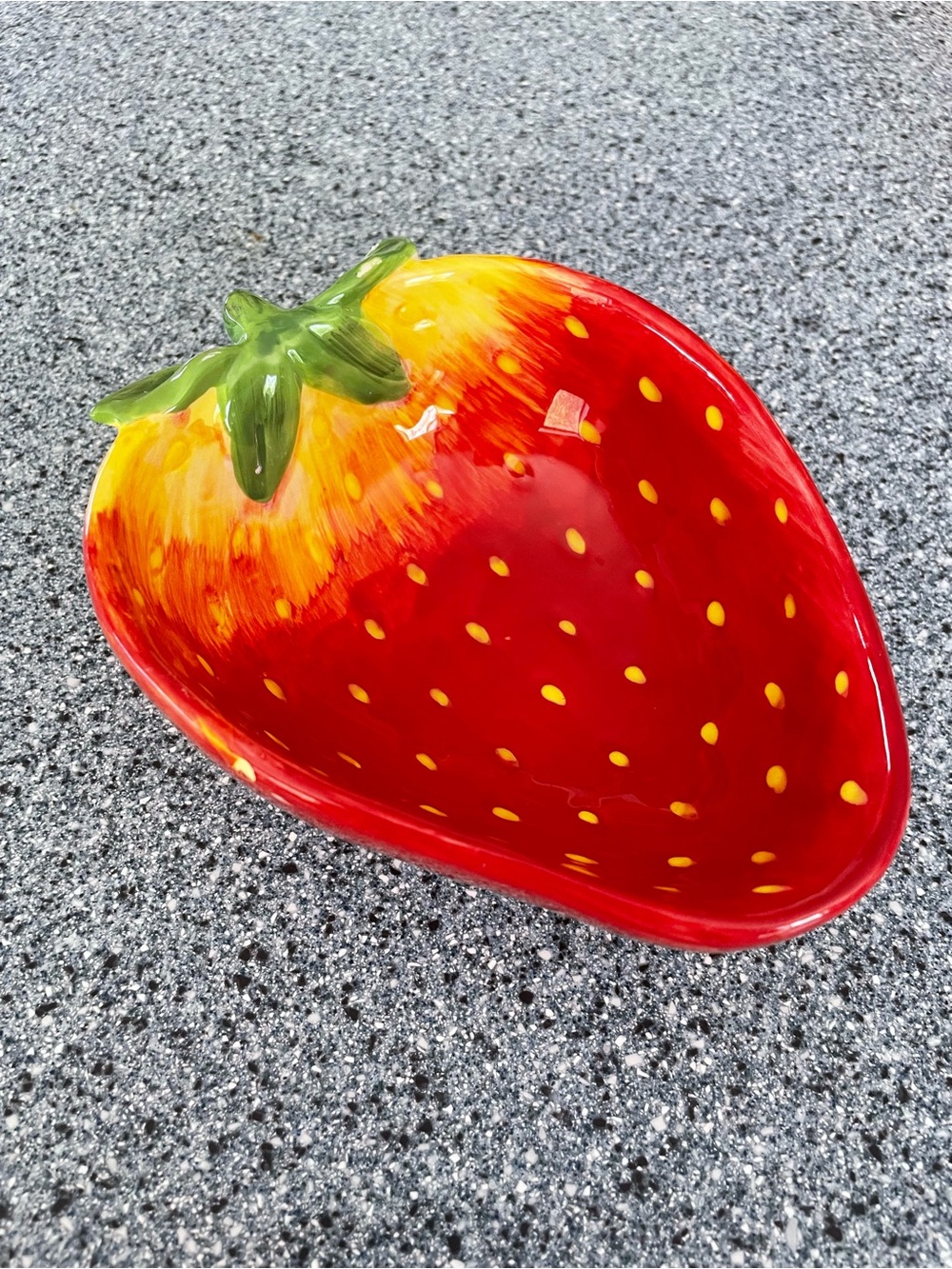 Strawberry bowl and spreader butter jam knife